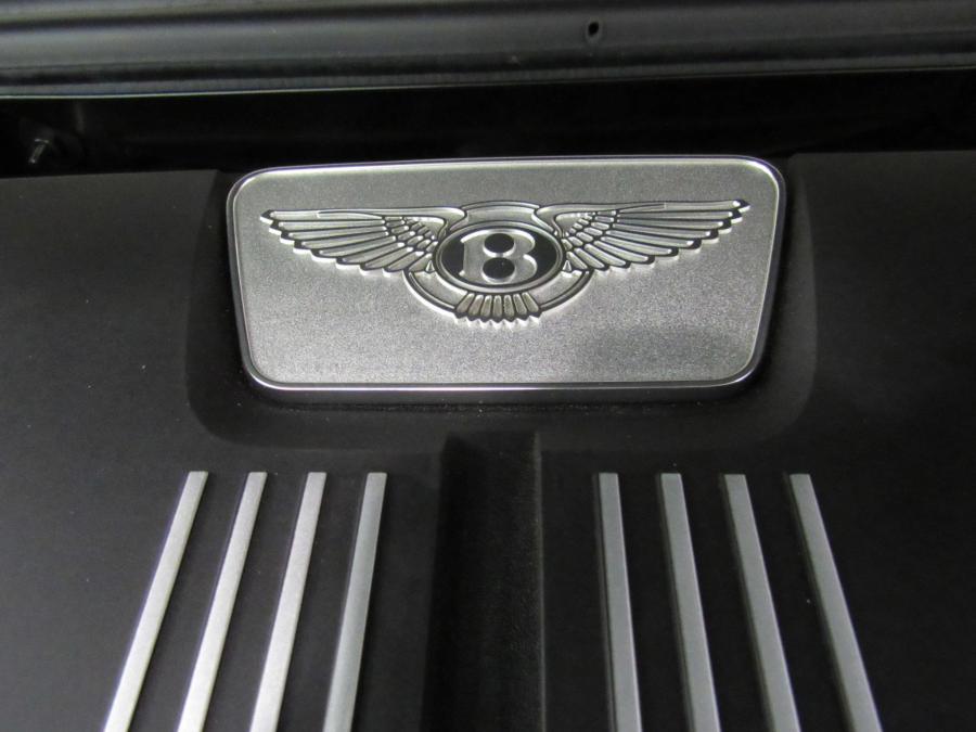 Моторный отсек Bentley Flying Spur V8 S 2017 года  (фото 145 из 154)